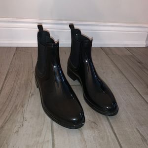 ALDO Shoes - Patent Black Chelsea Boots ALDO Shoes - Patent Black Chelsea Boots